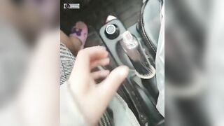 Em gái thử cảm giác lạ với tay phanh ô tô
