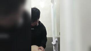 Clip Hot Mai Xuân 2k5 Trốn Vào Toilet Trường Địt Nhau
