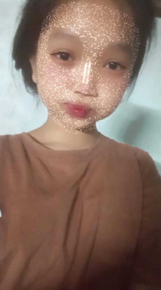Dụ bé cạo lông tơ, bé để cho cạo