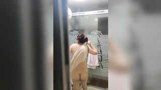 Quay Lén Nhìn Em Tắm Tự Nhiên Tháy Nứng Quá Phần 21