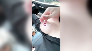 Bóp Vú Khủng Con bạn Trên Oto Khi đưa Nó Đi Làm sướng vl