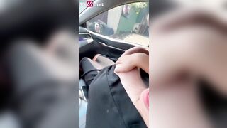 Bóp Vú Khủng Con bạn Trên Oto Khi đưa Nó Đi Làm sướng vl