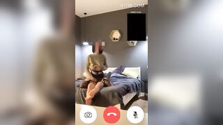 Lần đầu threesome mà em chơi bạo quá cho các anh chịch không bao luôn