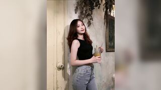 Áo dài bodysuit của em nhìn phía sau thôi là đã nứng rồi