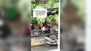 ANH TRAI BÓP VÚ BẠN GÁI NGAY NGOÀI  ĐƯỜNG