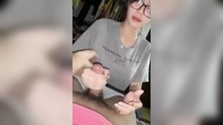 Được cô bạn thân vú bự bú mút con cu