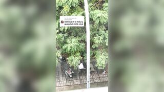 Thanh niên bóp vú bé gái ngay ngoài đường p2