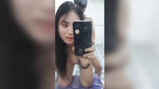 Hàng ngày em đi học về áo còn chưa kịp cởi mà nhìn em nứng quá chịch luôn