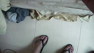 Đang nấu ăn anh kéo quần chịch ngay trong bếp em xin tha mà anh không chịu