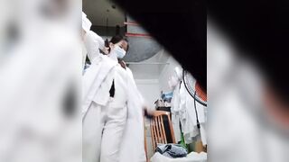 Bác sĩ mông bự vú to quay video cho bênh nhân xem