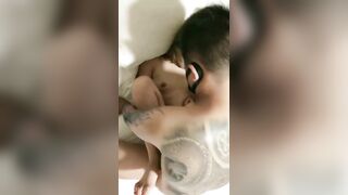 Anh trai xăm trổ xuất trong làm tình không bao cùng em gái Loli có cái lồn không lông
