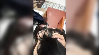 Mẹ vừa đi bắt con em gái bú tràn họng rồi xuất trong miệng khiến em sặc