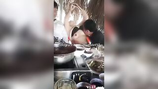 Thác loạn miền tây ăn nhậu xong cho bạn húp luôn con vợ vú bự