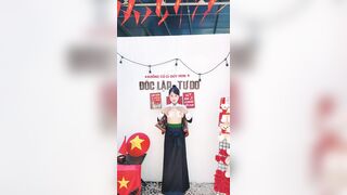Thủ dâm nơi công cộng bị bắt bắn tinh đầy mồm em