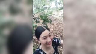 Đi đám chung với chị máy bay lâu ngày không gặp, nên rủ ra sau vườn đè bú ngon lành