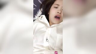Mới đút vô thôi mà em đã sướng trợn mắt rồi 2