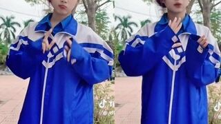 Gái xinh quay cảnh đi tằm cho bạn trai xem