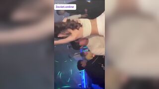 Thác loạn Karoke, E Nhân Viên Cứ Chổng Mông bắt Bú Lồn khiêu Gợi Trai trẻ