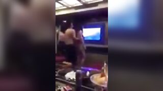 Thác Loạn Karaoke Tập thể, Bạo Dâm Địt Gái Đái vào lồn em nhân viên