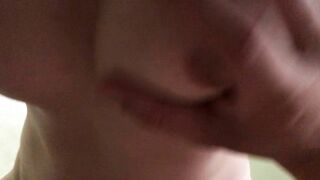 con bạn thân say rồi chở vô khách sạn 2