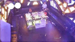 Chịch nhân viên karaoke tại quán P2 hack camera