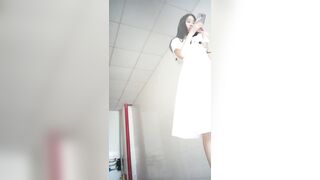 Cẩn cảnh quay lén em gái xinh đep đi đái