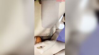 Chị MB nhét Cà Rốt Vào Lồn, Bắn Nước Chát Sex Vs em Học sinh