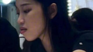 Không hiểu sao lại soi quần sì em này tận 3 lần