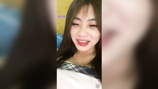 Seri thủ dâm Ngọc Nhi 2k khi sự dâm dục lên đỉnh cao em vừa xem sex vừa thủ dâm