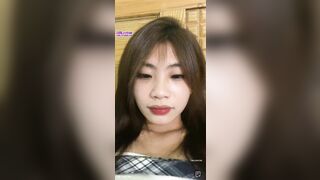 Seri thủ dâm Ngọc Nhi 2k khi sự dâm dục lên đỉnh cao em vừa xem sex vừa thủ dâm