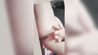 Em gái thủ dâm 16