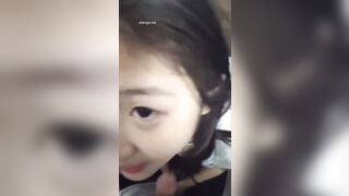 Cho con bạn thân thử bú cu trong nhà vệ sinh trường