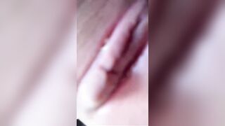 Bé tí đã tập tành show bím