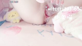 E loli lồn hồng k lông tự quay vid thủ dâm nước lồn trắng xóa chảy đầy 2 mép lồn