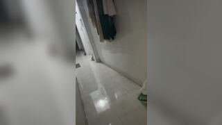 Em gái sớm trọ gạ địt trước phòng