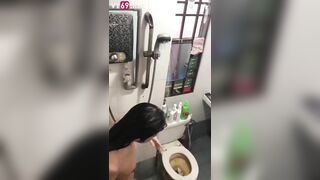 Những khoảnh khắc đang quay lén thì bị phát hiện 2