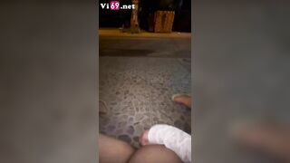 Đêm hôm chơi lướn đưa em ra trước cửa chơi public
