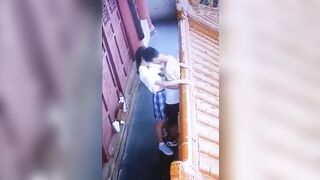 2 em học sinh đi ngoại khoá cũng lén trốn đi địt nhau dâm đang kích thích