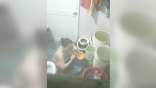 bà dì tắm
