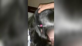 Em nữ sinh vú to trong bộ đồng phục thể dục nuốt tinh ngon lành