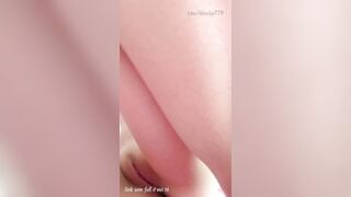 Loli kính cận bím siêu hồng