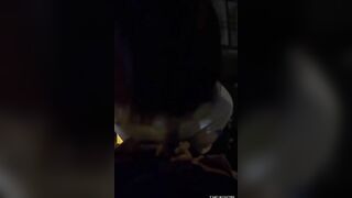 E người yêu kính cận dâm đãng xinh đẹp đòi bú cu public trên đường phố