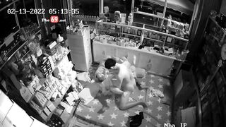 Hack cam nhìn ông chủ hiệu thuốc địt nhau với em rau răm