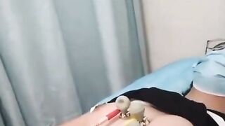 Bác sĩ quay lén bệnh nhân sinh viên vú to mới nhú