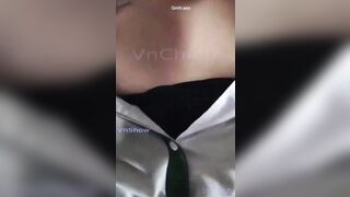 Dẫn con bạn về nhà chơi sờ vú sờ lồn non mới nhú dâm đãng