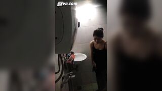 Quay lén Bà chị họ Đi tắm, Thay đồ Mặc váy không mặc quần lót móc lồn rên rỉ