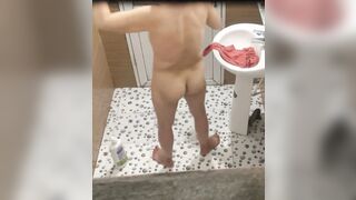 Bà chị tuy có tuổi nhưng hàng họ vẫn còn đẹp