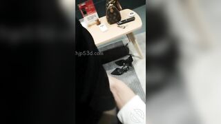 Đg ngồi xem phim cùng e họ dâm đãng thì e bất ngờ quỳ xún tụt quần bú cu và cái kết