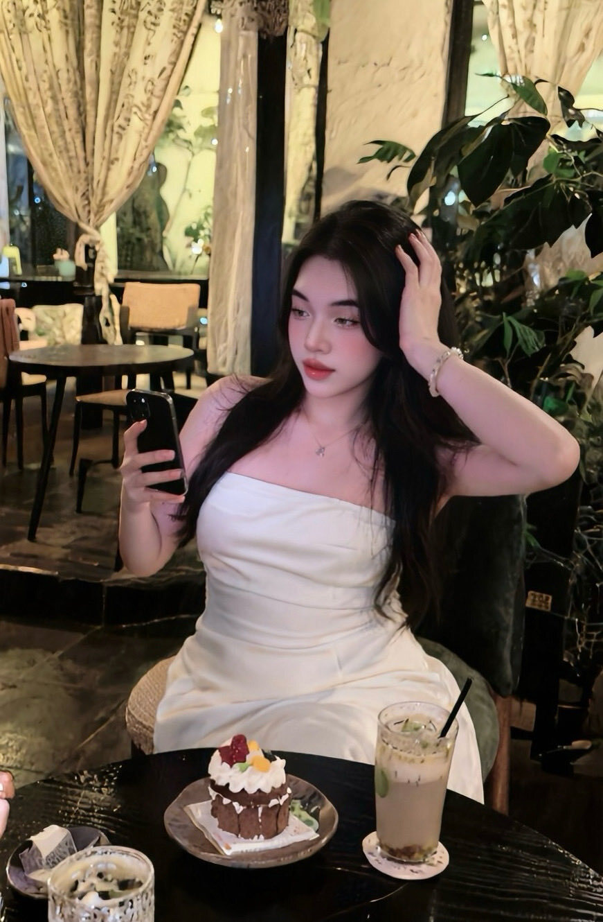 Cho bé ladyboy chuppy vt mút kem