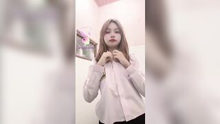 Tố Trinh 2ka8 Thách Thằng Bạn Thân Dám Móc Lồn Mình 2